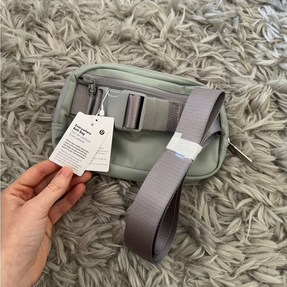 NWT Lululemon Belt Bag - Picture 4 of 6